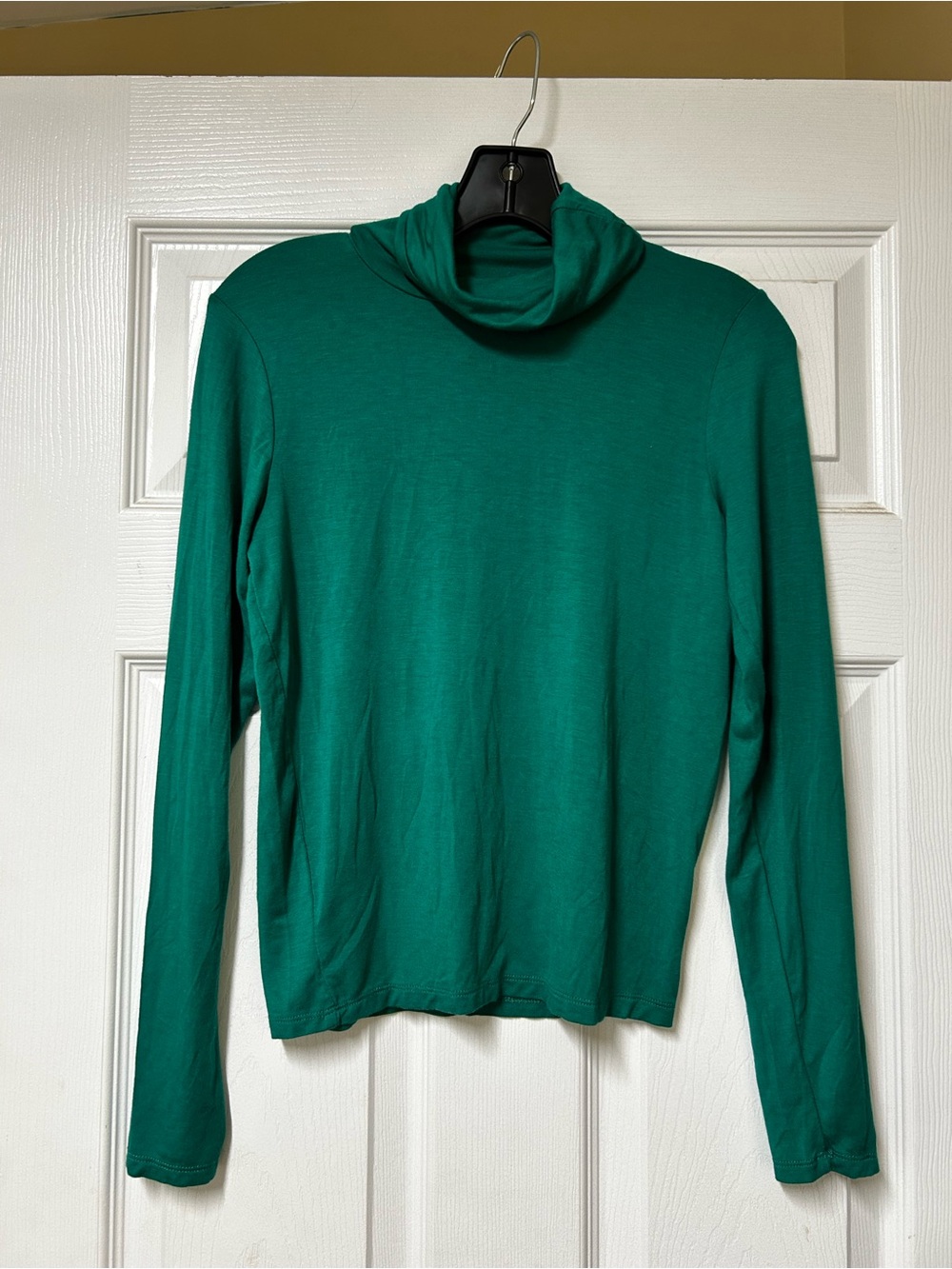 Women's Emerald Green Lightweight Turtleneck Top